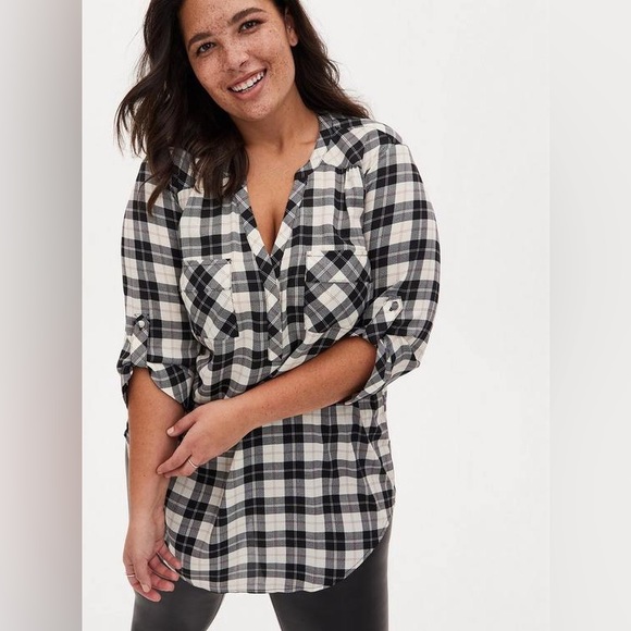 Torrid Relaxed Fit Brushed Rayon coral light Button-Up Shirt 0X or oversized lg - Picture 2 of 13